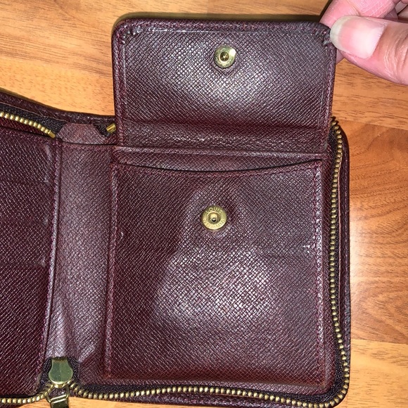 Authentic Louis Vuitton Taiga Zip Around Bifold Wallet - Picture 12 of 16